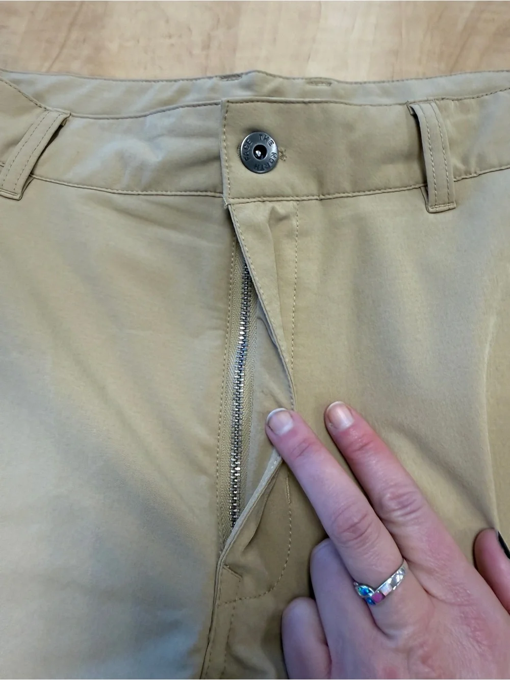 The North Face Hiking Shorts Men 32 Tan   Zipper Pocket Active